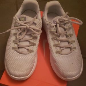 Women's Nike gym shoes size 5 in great condition o